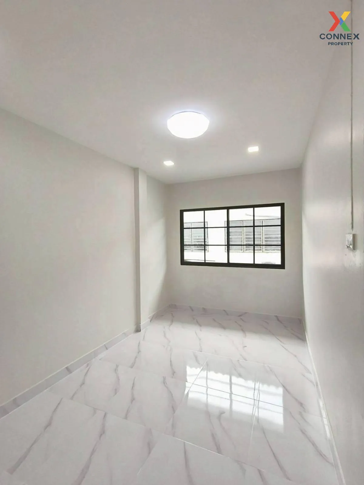 For Sale Townhouse/Townhome  , Rim Inthra Chatuchak 10 , newly re