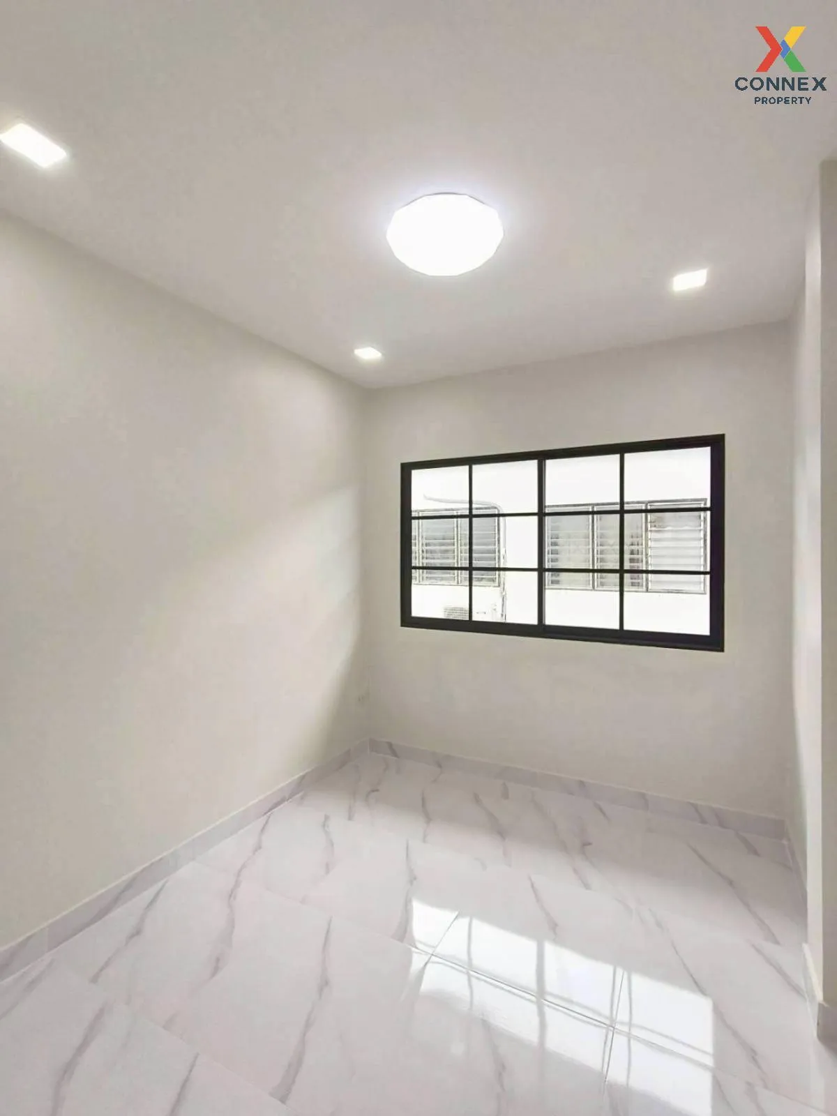 For Sale Townhouse/Townhome  , Rim Inthra Chatuchak 10 , newly re