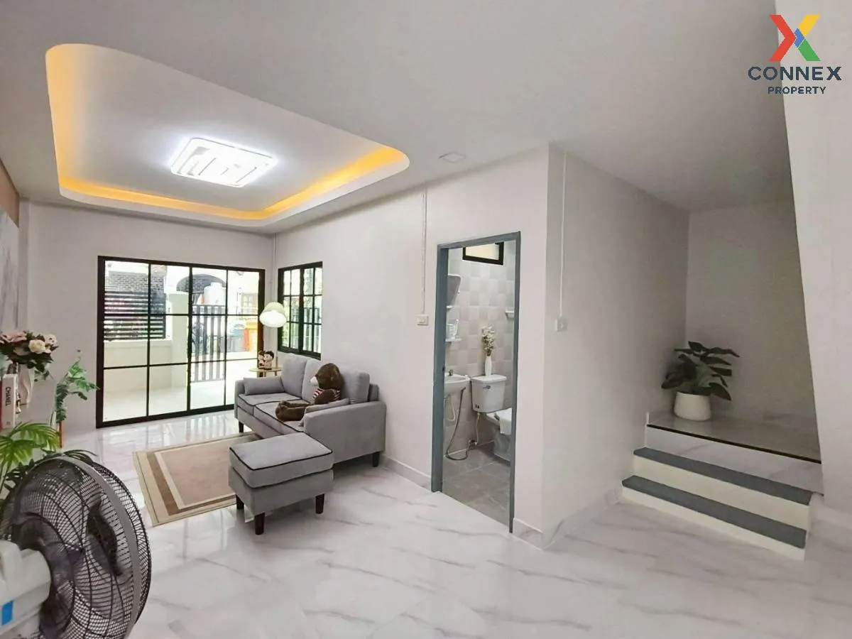 For Sale Townhouse/Townhome  , Rim Inthra Chatuchak 10 , newly re