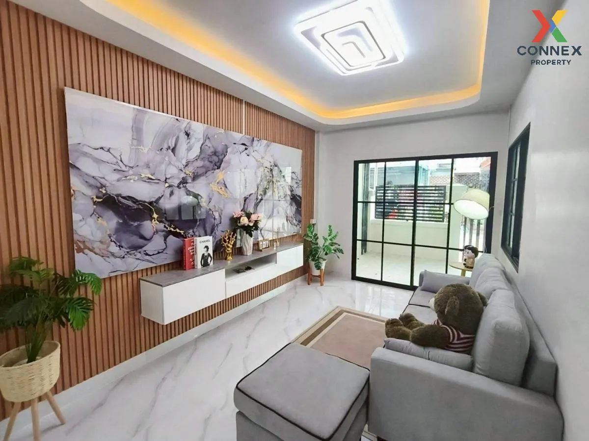 For Sale Townhouse/Townhome  , Rim Inthra Chatuchak 10 , newly re