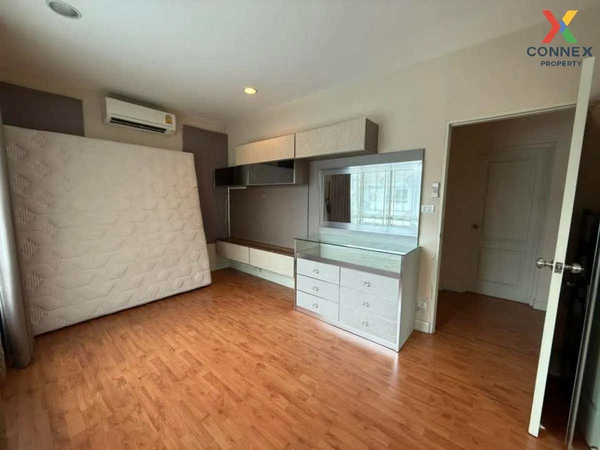 For Sale House , Life Bangkok Boulevard Chaengwattana , corner un