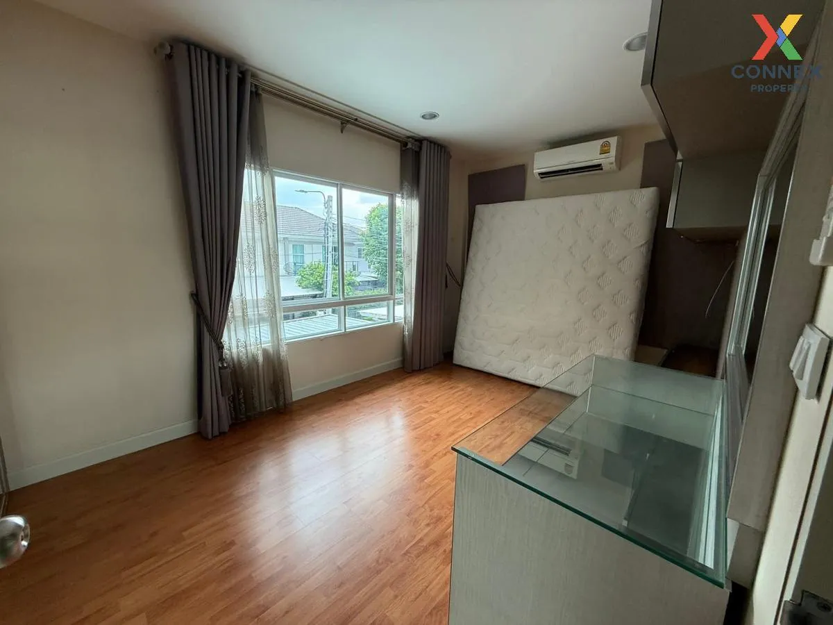 For Sale House , Life Bangkok Boulevard Chaengwattana , corner un