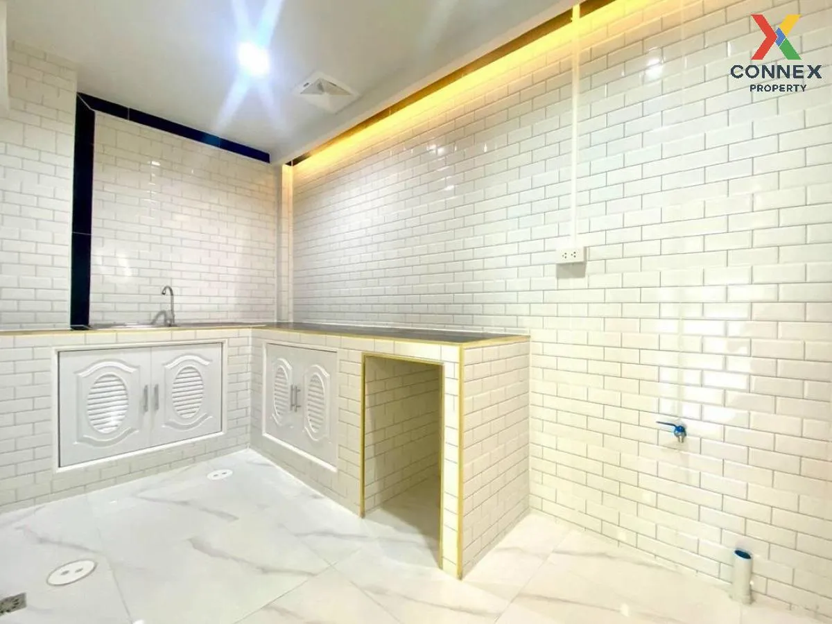 ขายทาวน์เฮ้าส์/ทาวน์โฮม  บ้านปิยวรารมย์ 1 รีโนเวทใหม่ บางบัวทอง บ