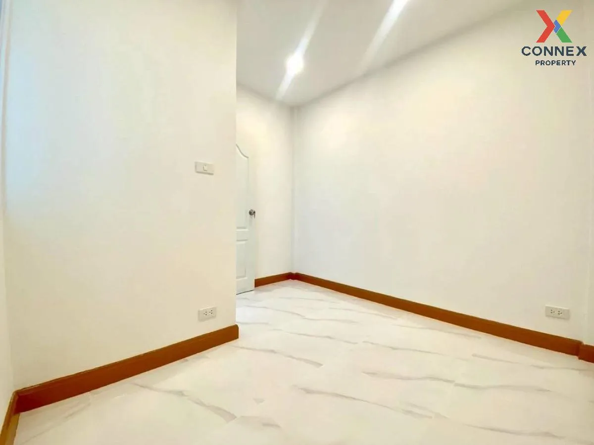 ขายทาวน์เฮ้าส์/ทาวน์โฮม  บ้านปิยวรารมย์ 1 รีโนเวทใหม่ บางบัวทอง บ