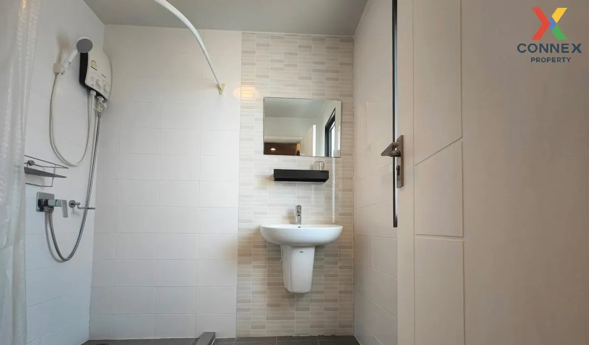 For Rent Townhouse/Townhome  , PLEX BANGNA , wide frontage , newl