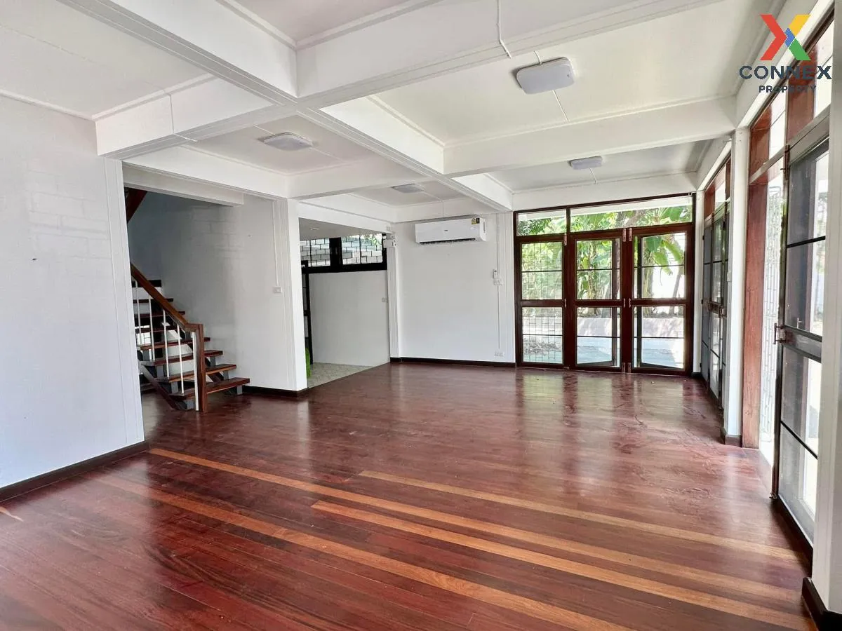 For Rent Townhome sukumvit60/1 , wide frontage , Bang Chak , Phra