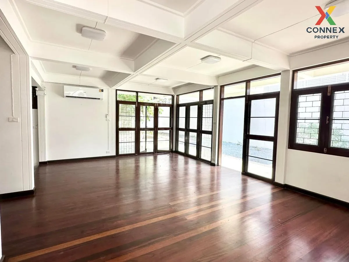 For Rent Townhome sukumvit60/1 , wide frontage , Bang Chak , Phra