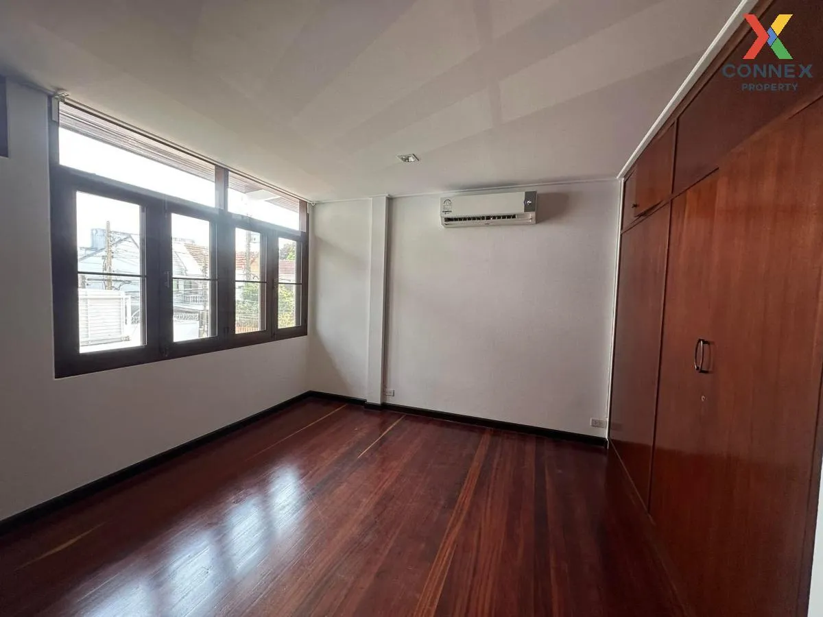 For Rent Townhome sukumvit60/1 , wide frontage , Bang Chak , Phra