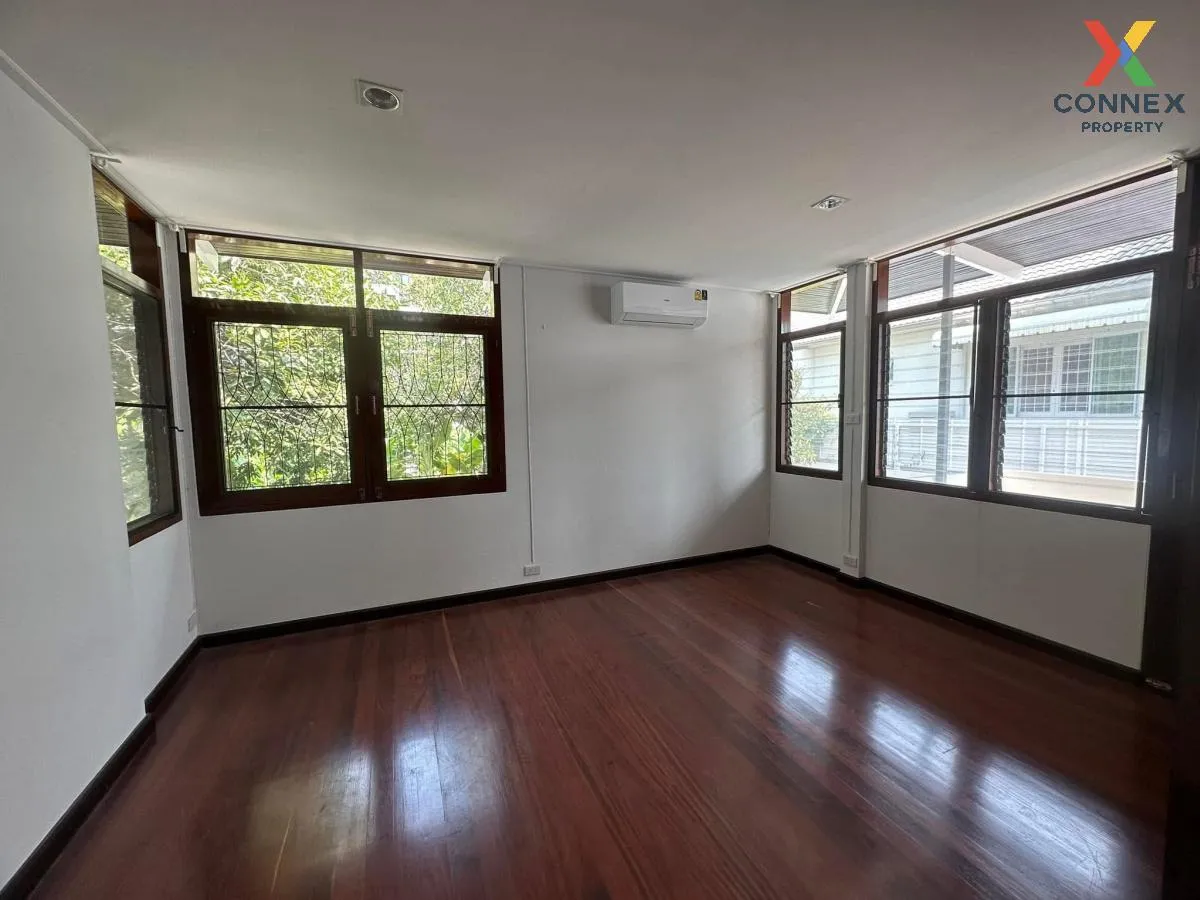 For Rent Townhome sukumvit60/1 , wide frontage , Bang Chak , Phra