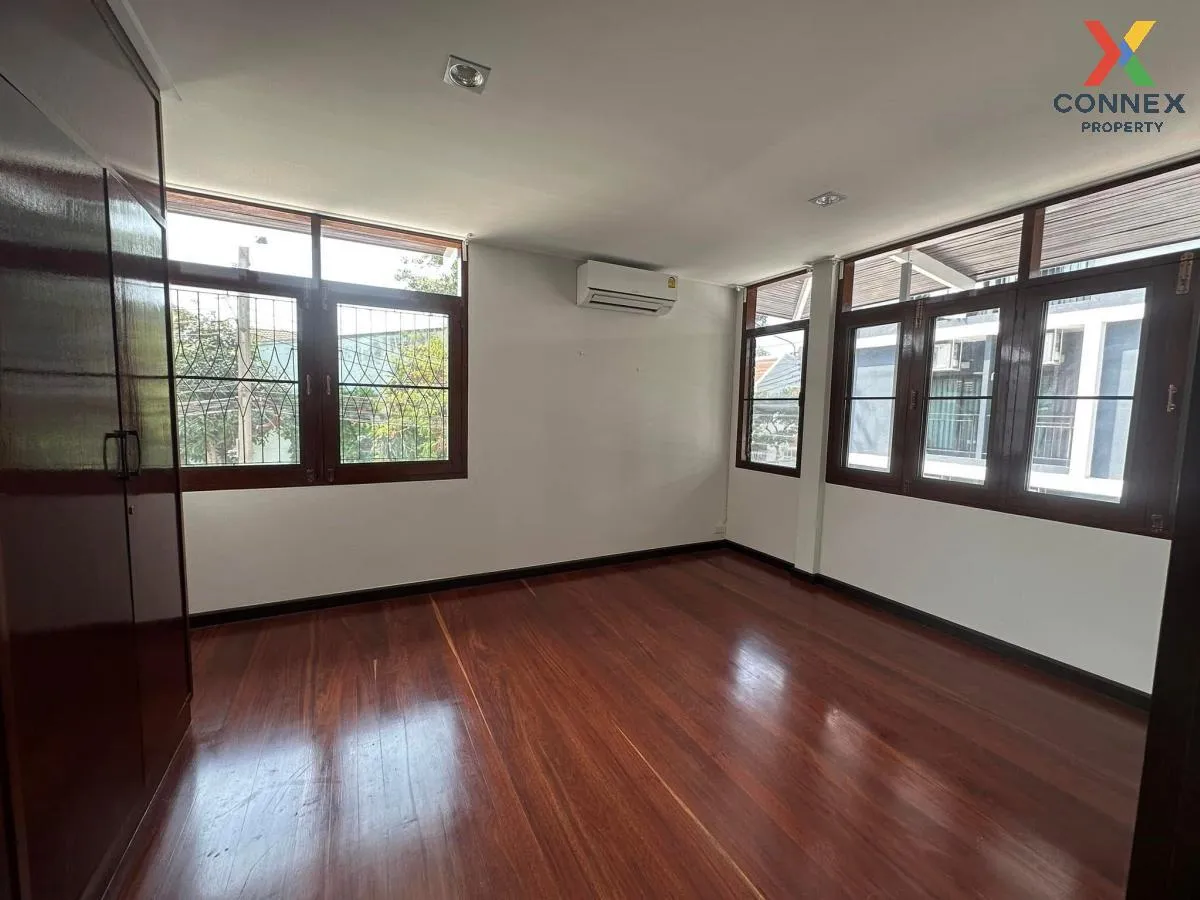 For Rent Townhome sukumvit60/1 , wide frontage , Bang Chak , Phra