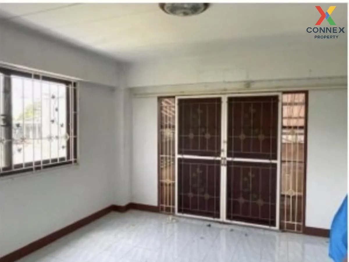 For Sale 3 - storey commercial building area 144 square meters Ph 4