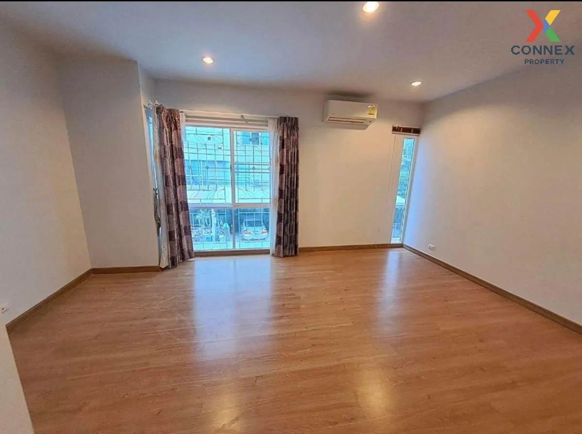 For Rent Townhouse/Townhome  , Patio Pattanakarn , Suan Luang , S 4