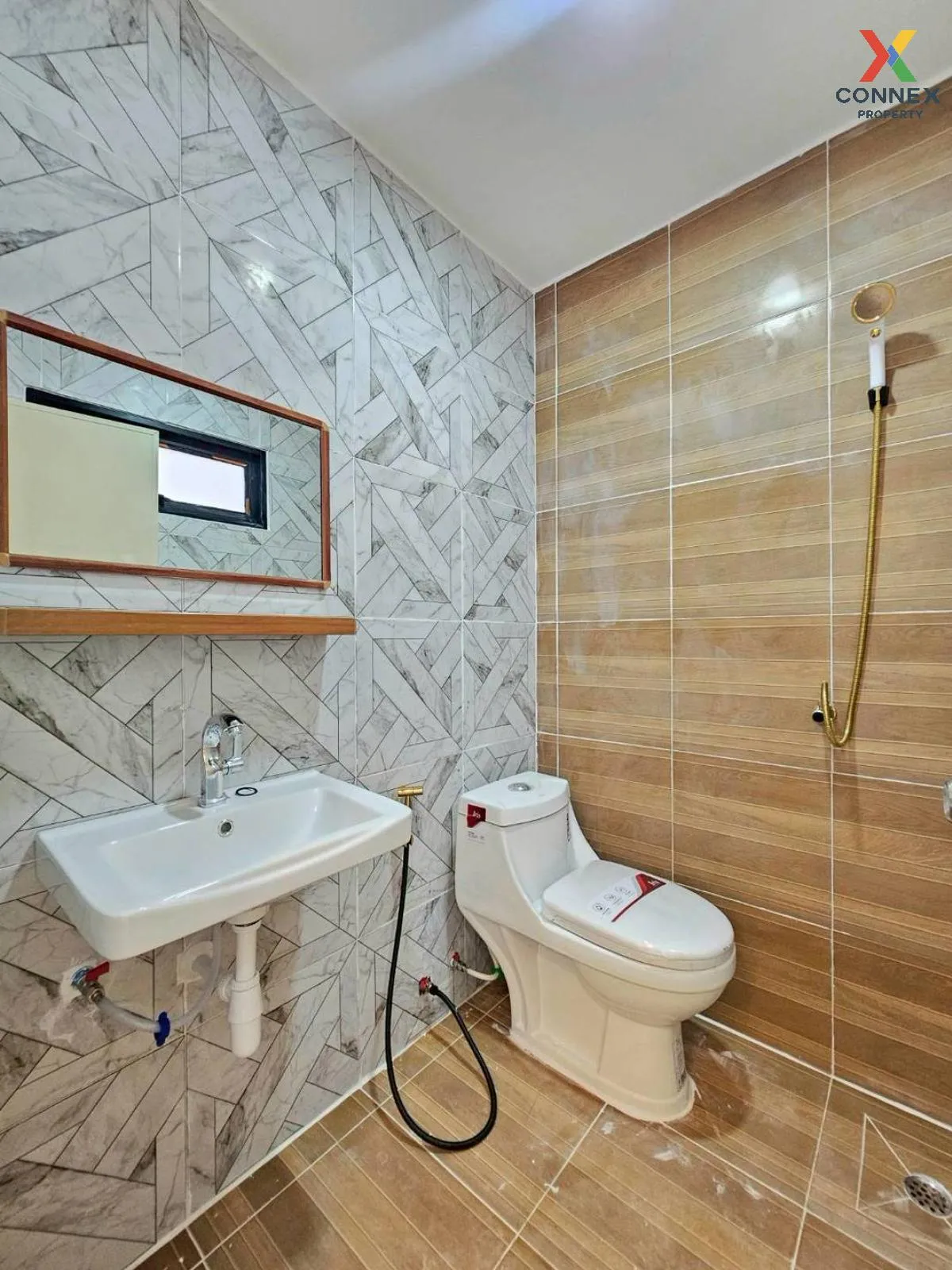 ขายทาวน์เฮ้าส์/ทาวน์โฮม  บ้านปิยวรารมย์ 3 รีโนเวทใหม่ ไทรน้อย ไทร