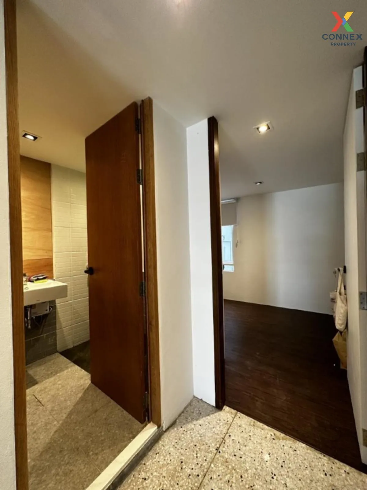 For Rent 3-storey townhouse, Rama 9 Soi 41, 28 sq m. , Suan Luang 4