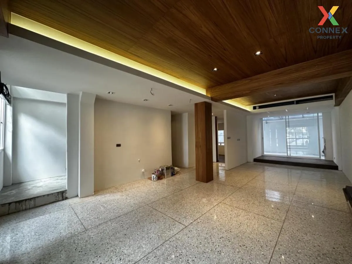 For Rent 3-storey townhouse, Rama 9 Soi 41, 28 sq m. , Suan Luang