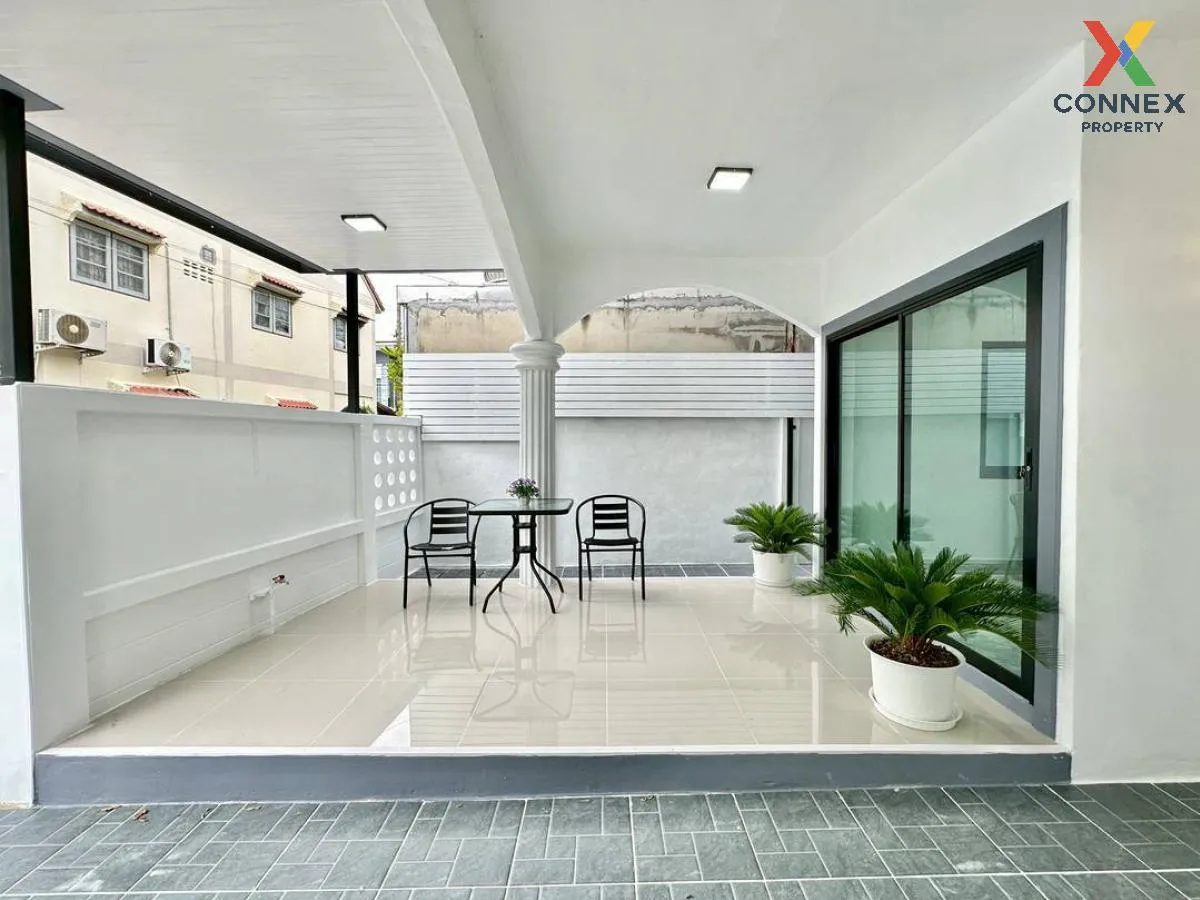 For Sale Townhouse/Townhome  , Suthawan , newly renovated , Bang  4
