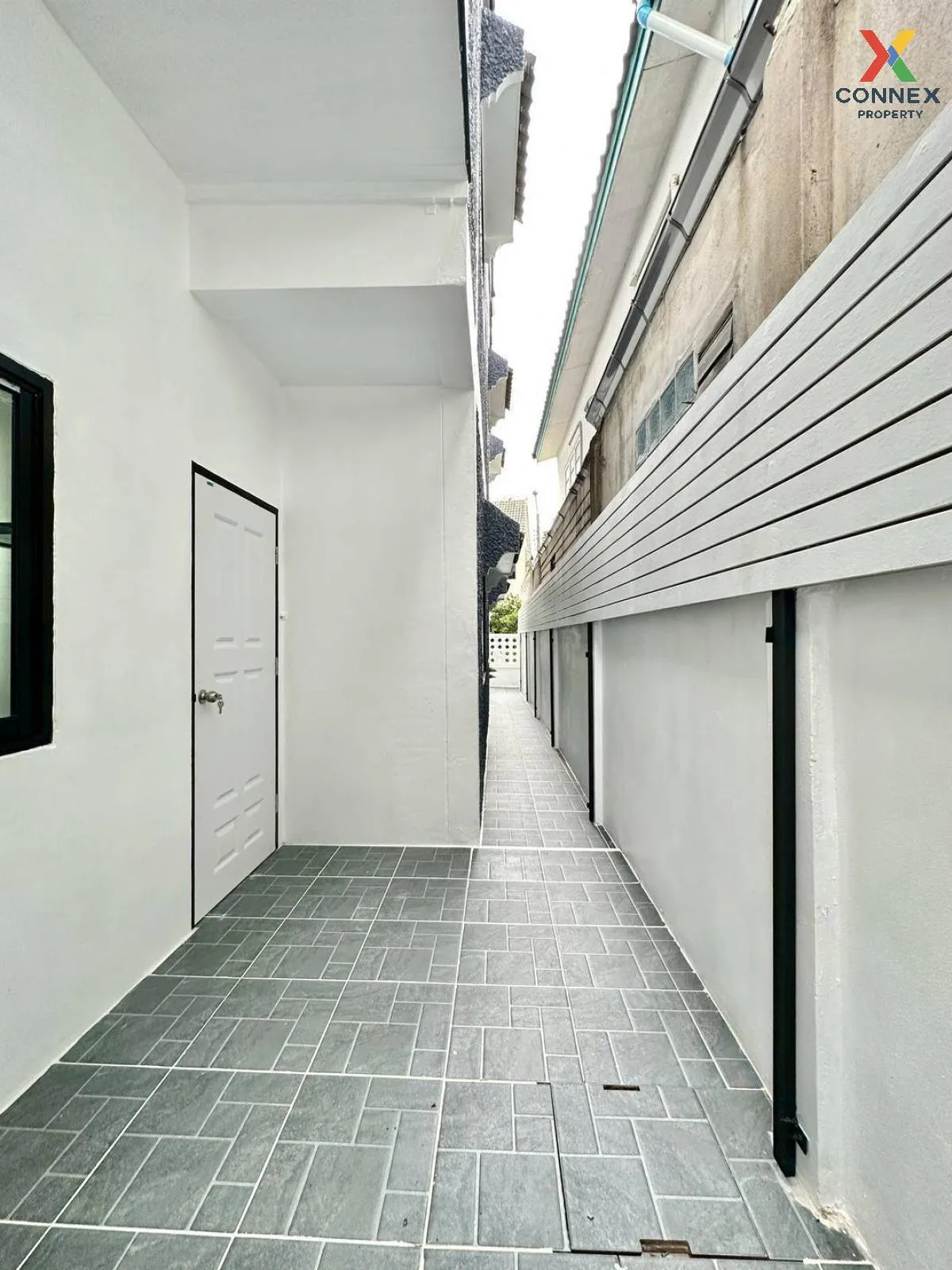 For Sale Townhouse/Townhome  , Suthawan , newly renovated , Bang 