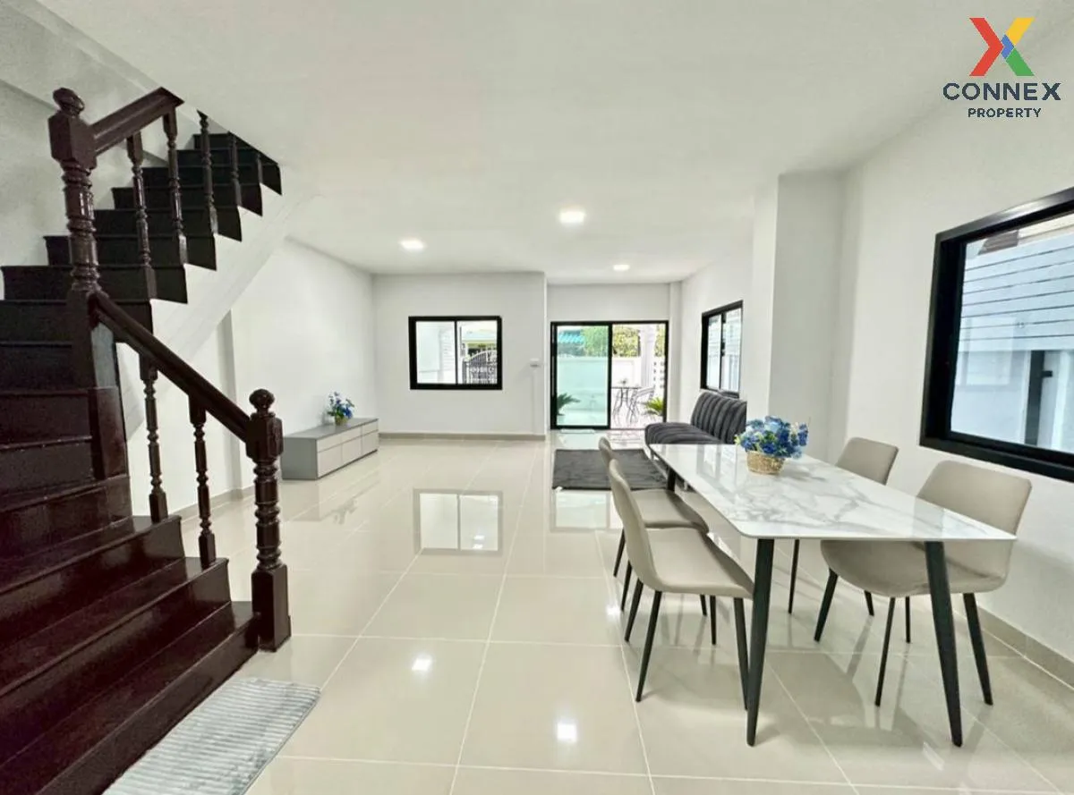 For Sale Townhouse/Townhome  , Suthawan , newly renovated , Bang 