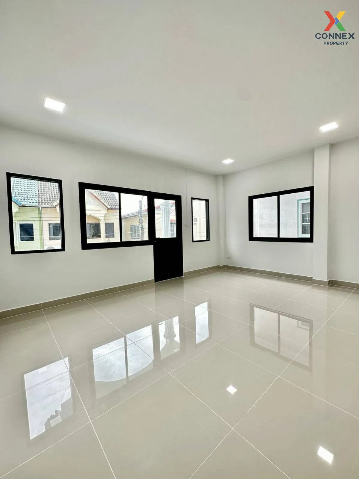For Sale Townhouse/Townhome  , Suthawan , newly renovated , Bang 