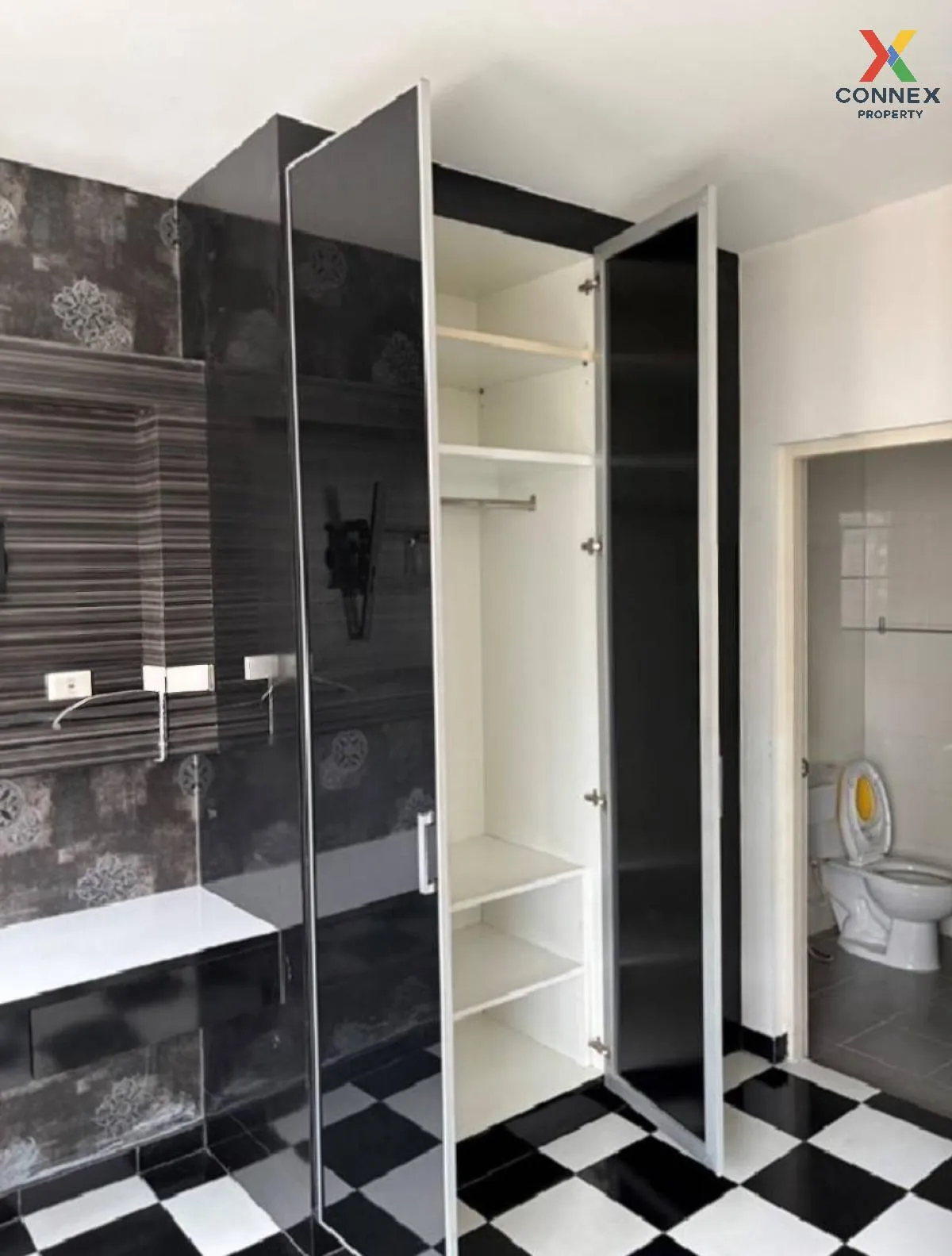 For Sale Townhouse/Townhome  , The Trust City , wide frontage , B