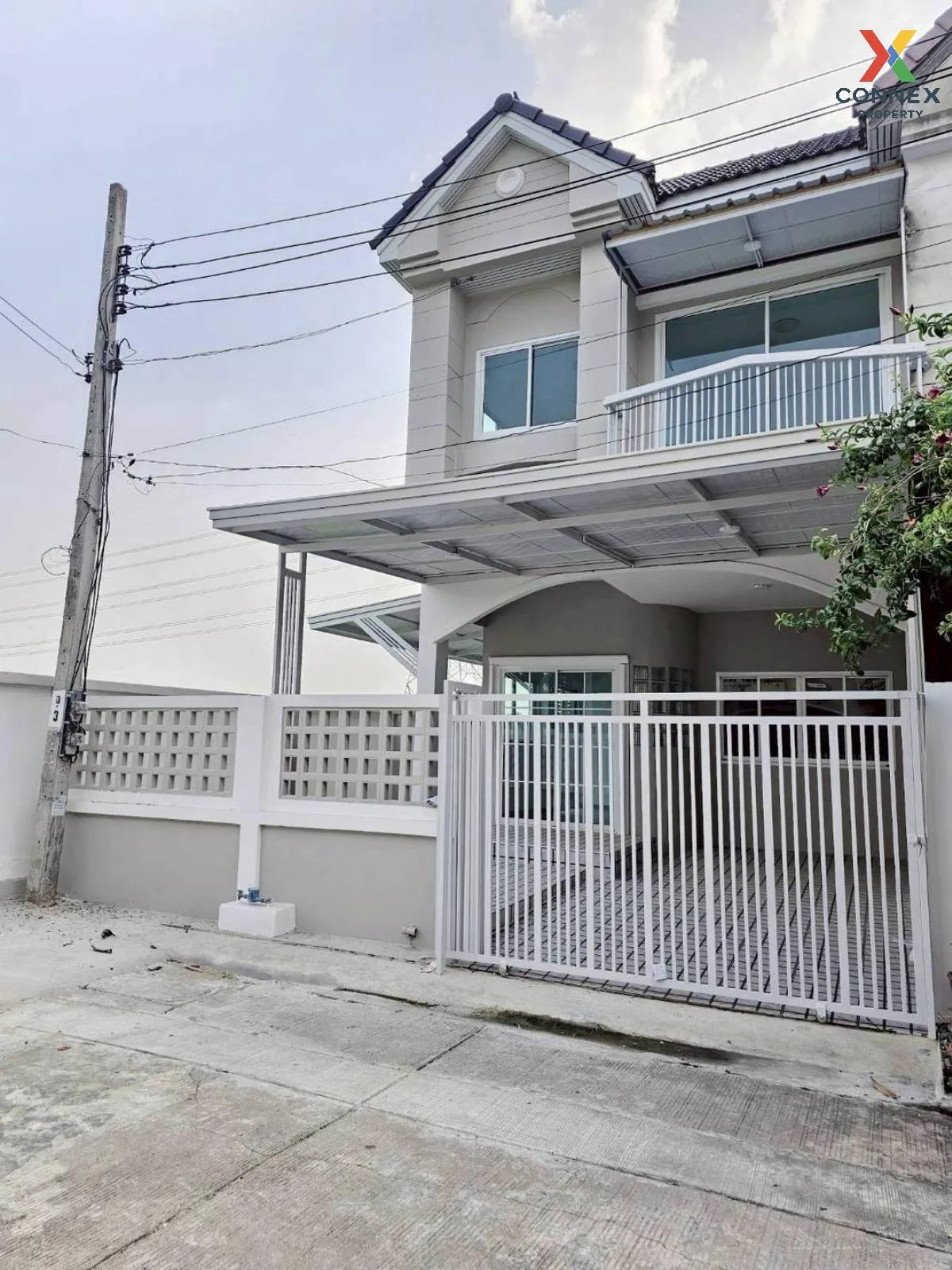 For Sale Townhouse/Townhome  , Baan Supakorn , corner unit , newl 2