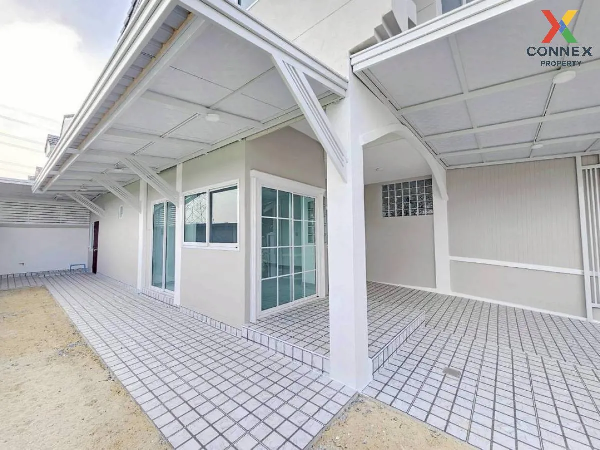 For Sale Townhouse/Townhome  , Baan Supakorn , corner unit , newl 3