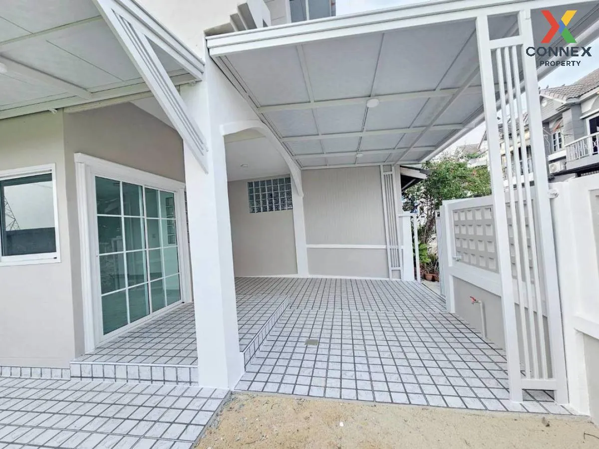For Sale Townhouse/Townhome  , Baan Supakorn , corner unit , newl 4