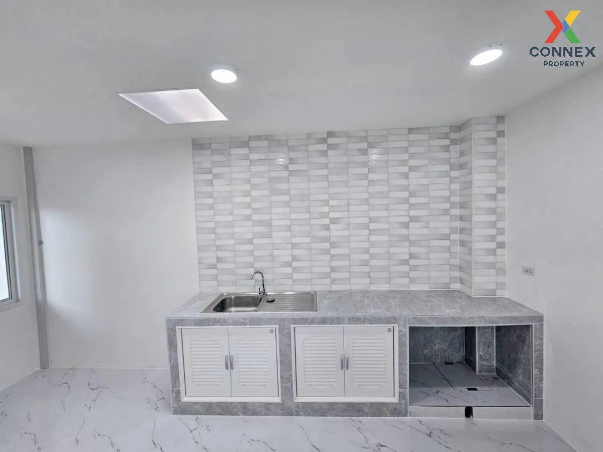 For Sale Townhouse/Townhome  , Baan Supakorn , corner unit , newl