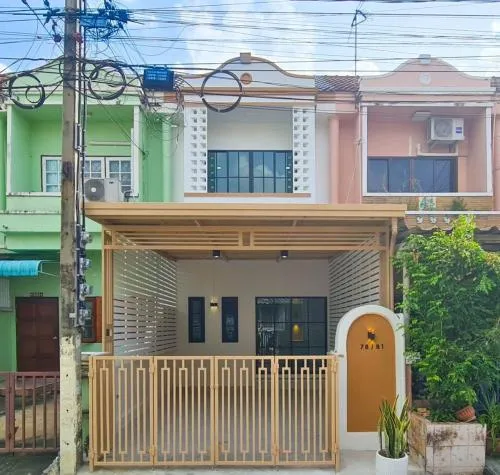 For Sale Townhouse/Townhome  , Indraview Phraya Suren 19 , Bang Chan , Khlong Sam Wa , Bangkok , CX-126024