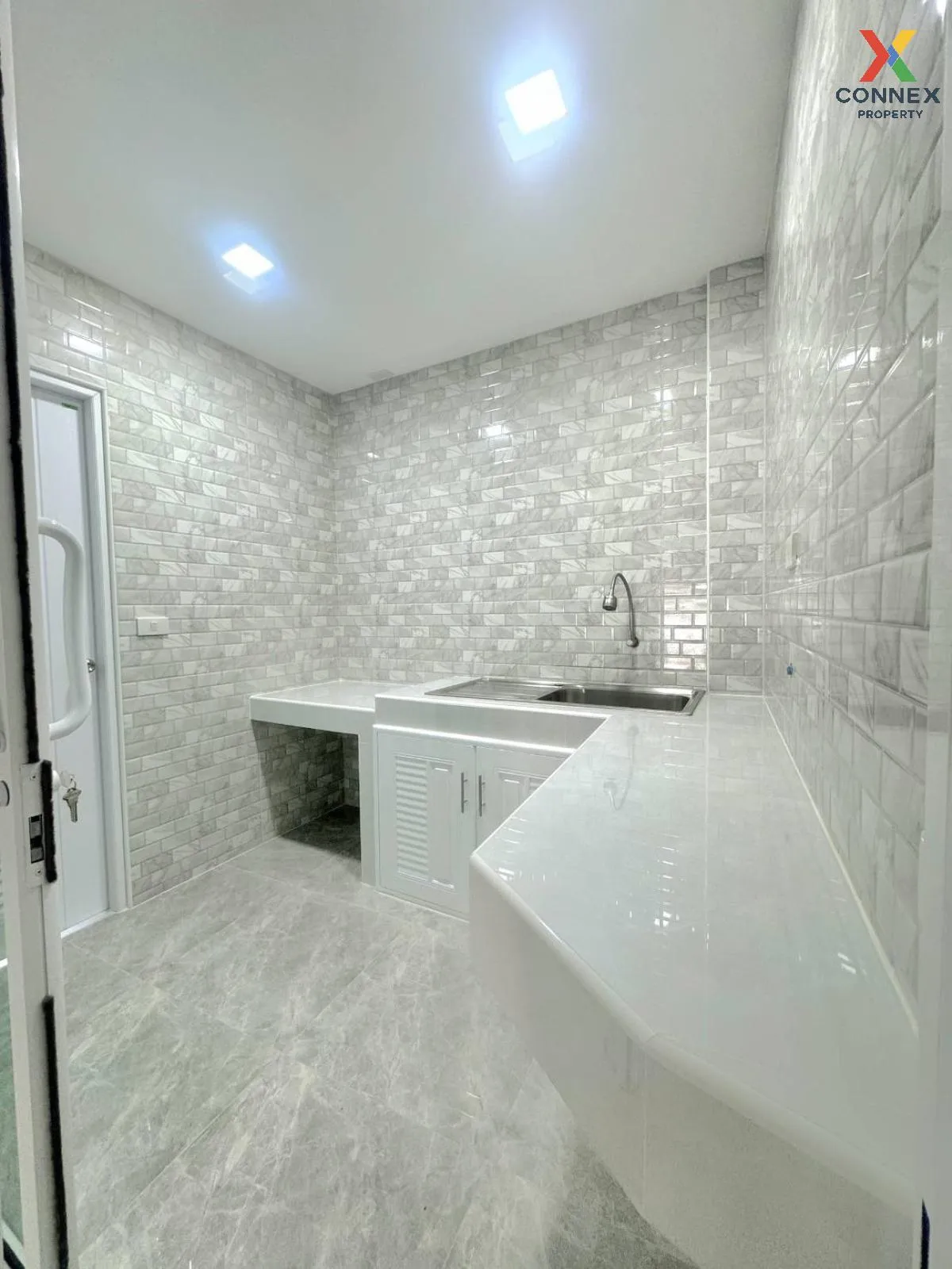 For Sale Townhouse/Townhome  , Rom Sai Village Khlong Lam Chiak 1
