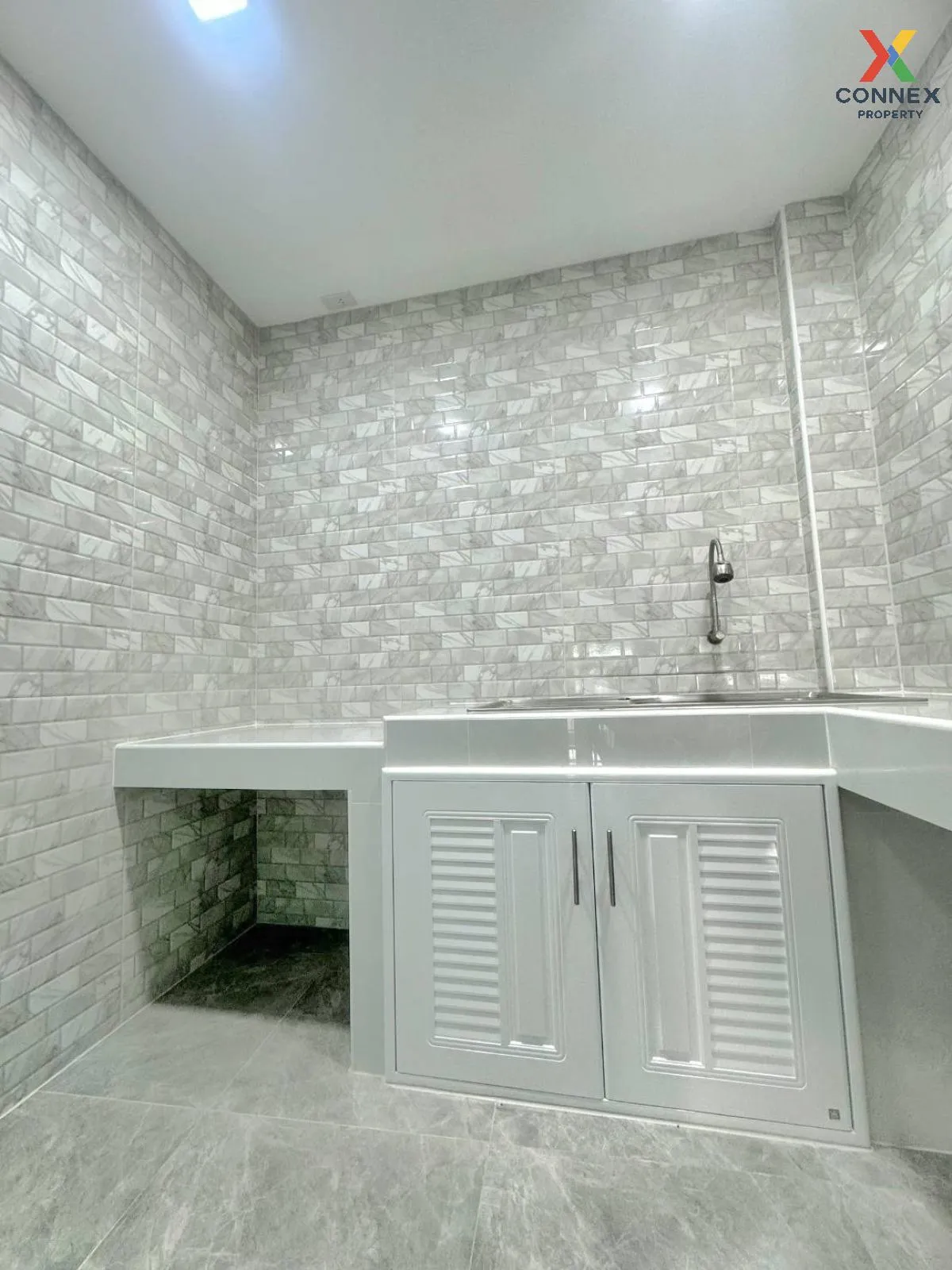 For Sale Townhouse/Townhome  , Rom Sai Village Khlong Lam Chiak 1