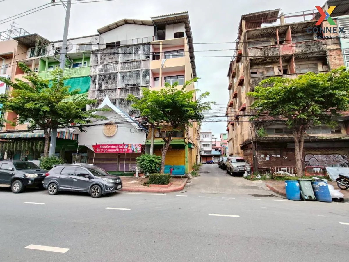 For Sale Commercial building, corner room, Phra Pradaeng , nice v 3