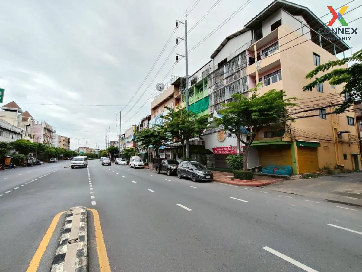 For Sale Commercial building, corner room, Phra Pradaeng , nice v 4