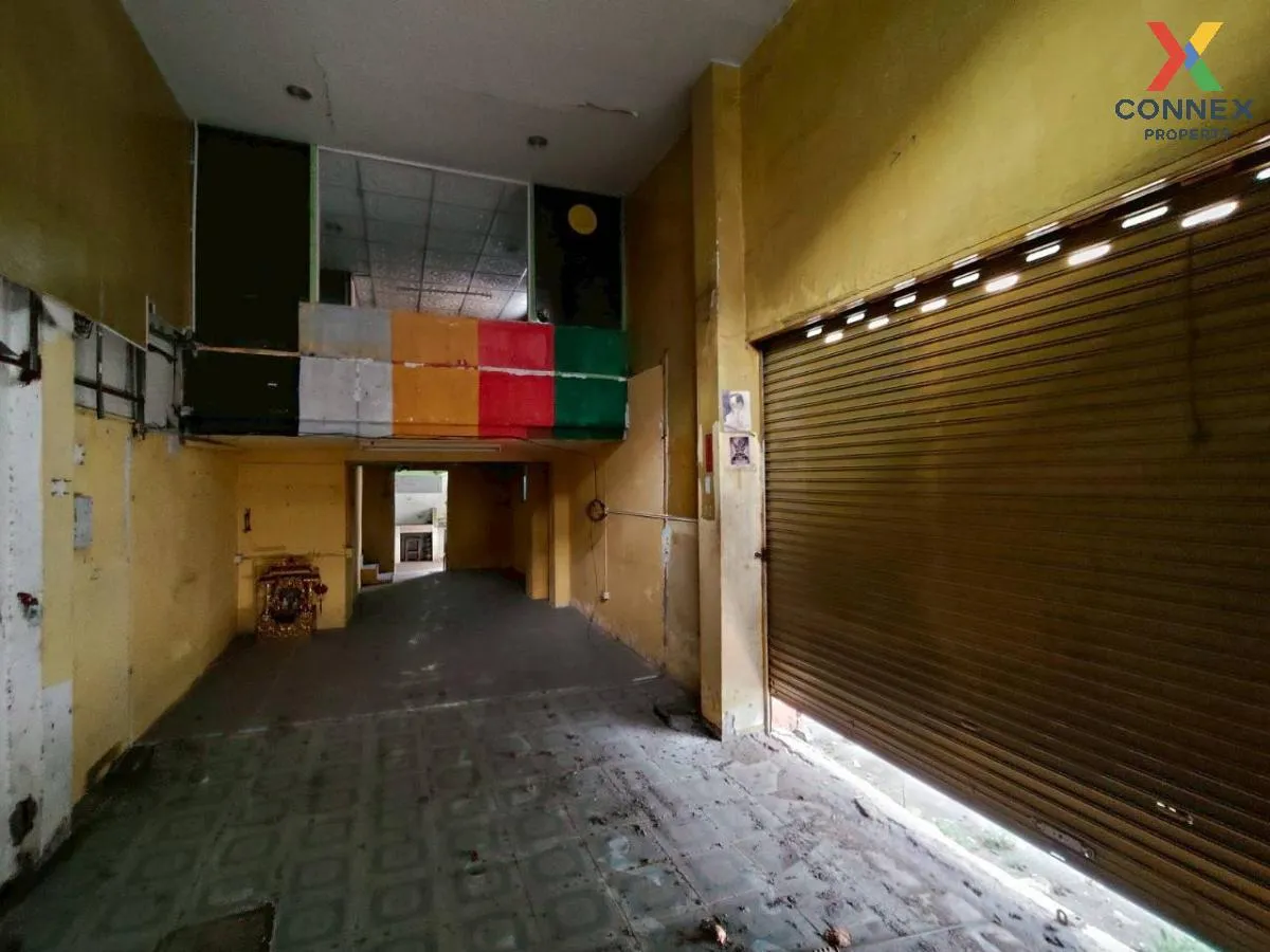 For Sale Commercial building, corner room, Phra Pradaeng , nice v