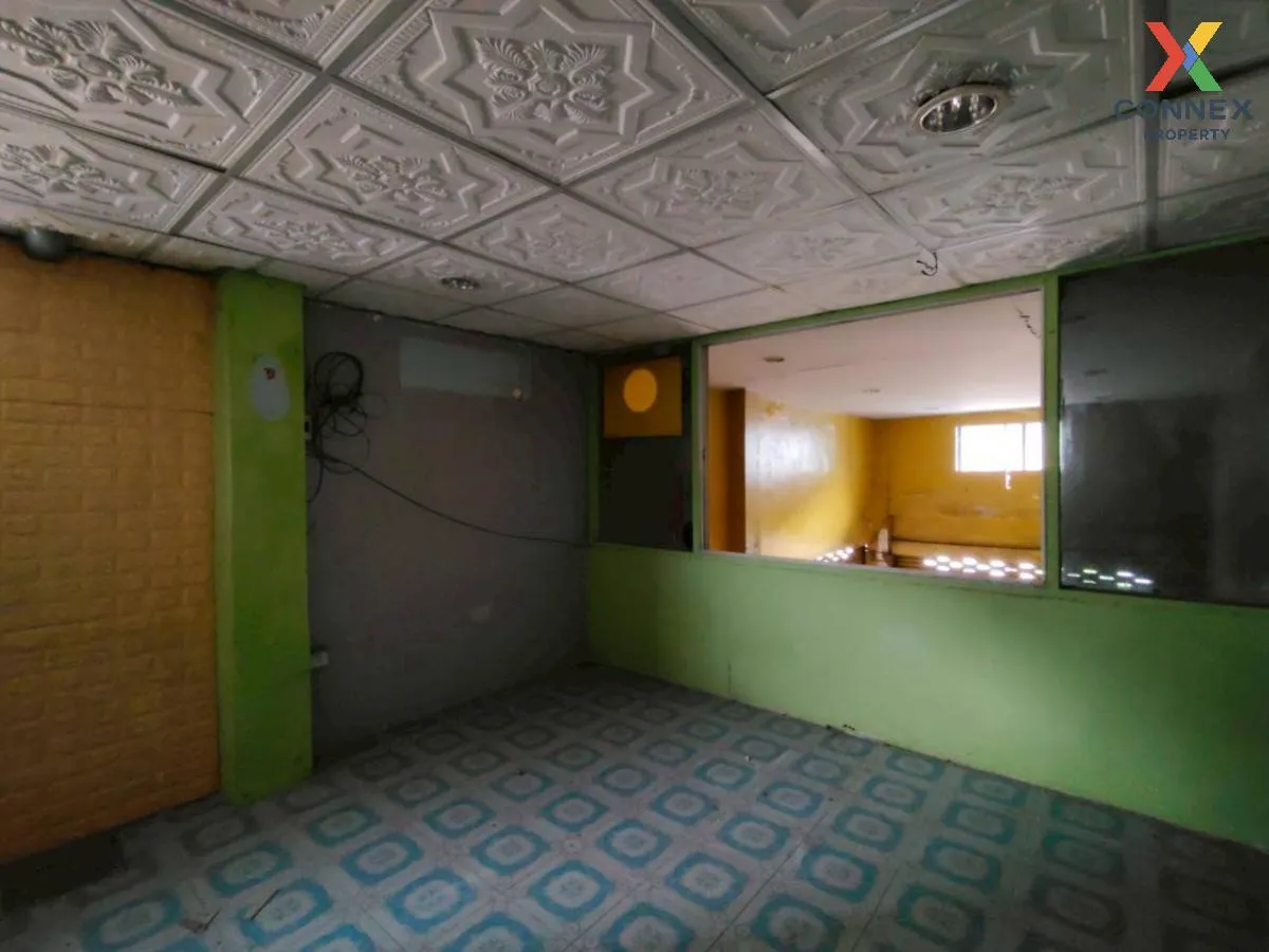 For Sale Commercial building, corner room, Phra Pradaeng , nice v