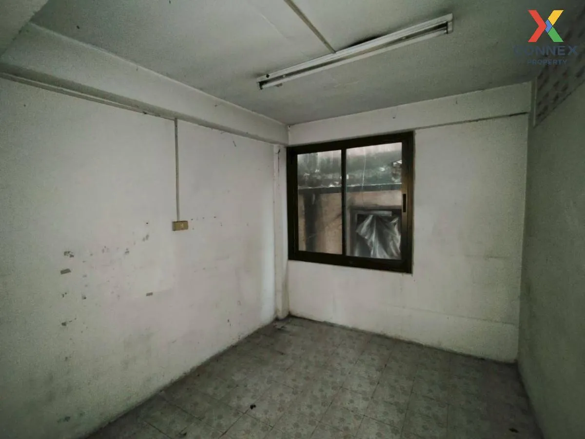 For Sale Commercial building, corner room, Phra Pradaeng , nice v