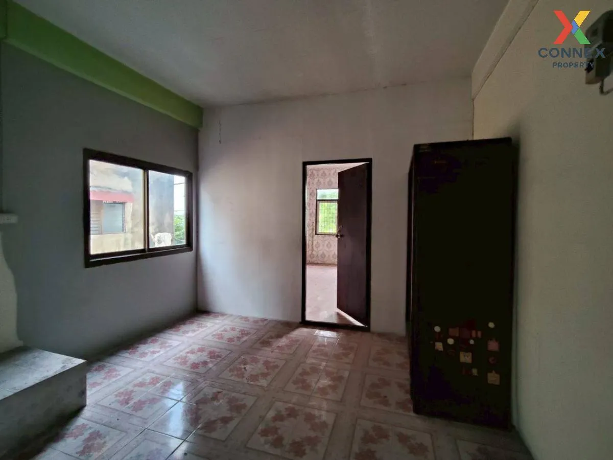 For Sale Commercial building, corner room, Phra Pradaeng , nice v