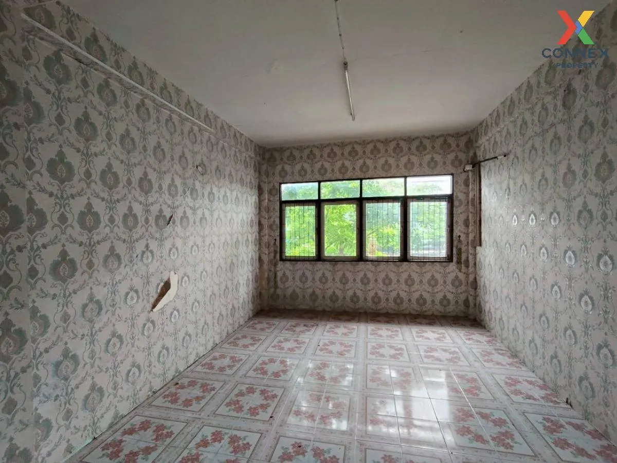 For Sale Commercial building, corner room, Phra Pradaeng , nice v