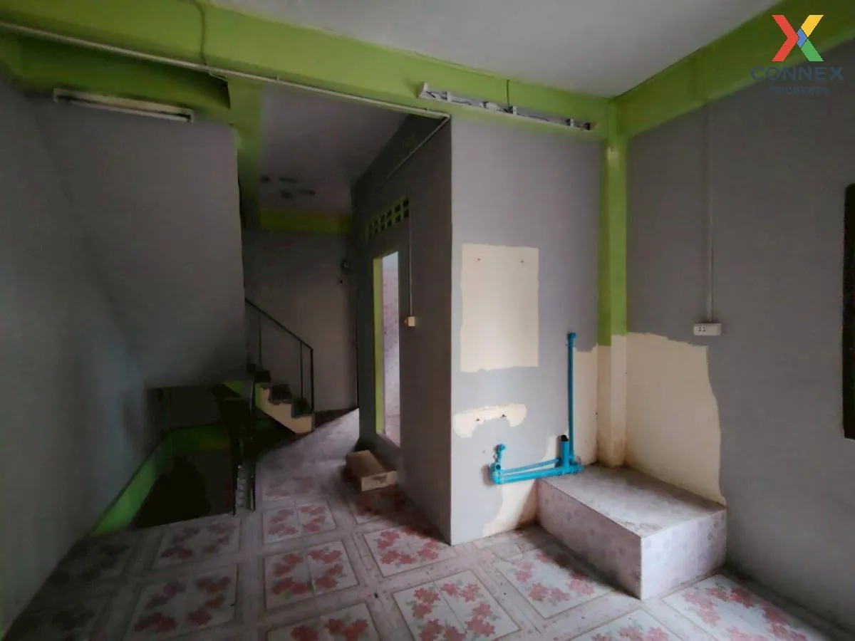 For Sale Commercial building, corner room, Phra Pradaeng , nice v