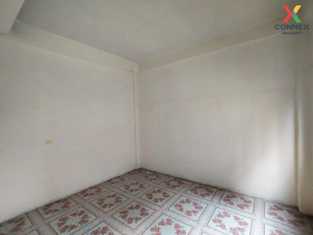 For Sale Commercial building, corner room, Phra Pradaeng , nice v