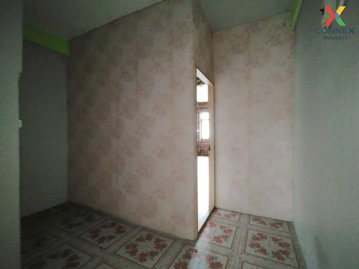 For Sale Commercial building, corner room, Phra Pradaeng , nice v