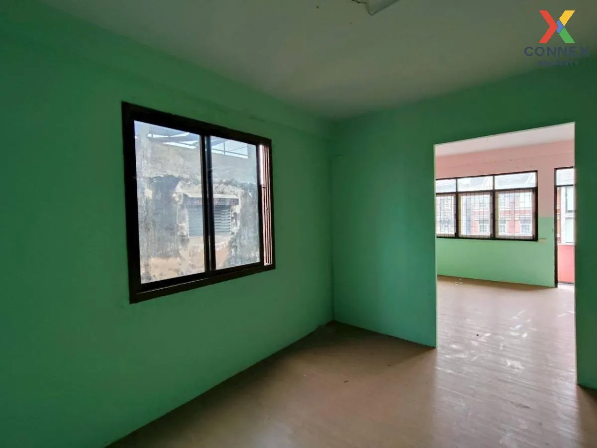 For Sale Commercial building, corner room, Phra Pradaeng , nice v