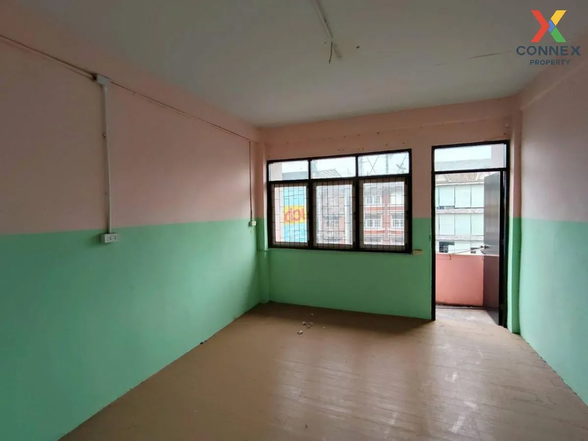For Sale Commercial building, corner room, Phra Pradaeng , nice v