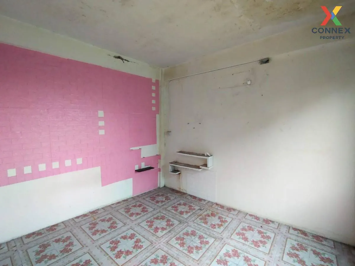 For Sale Commercial building, corner room, Phra Pradaeng , nice v