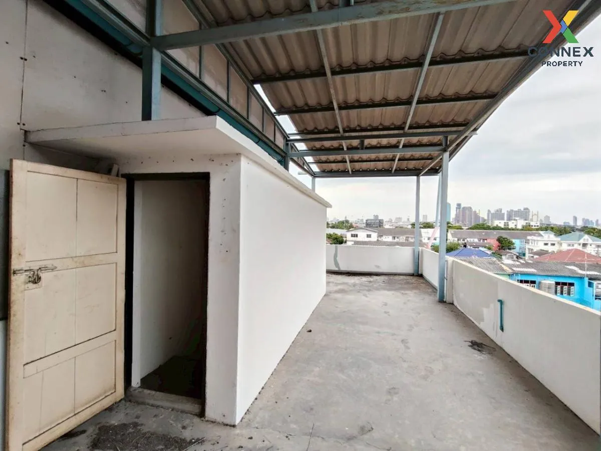 For Sale Commercial building, corner room, Phra Pradaeng , nice v