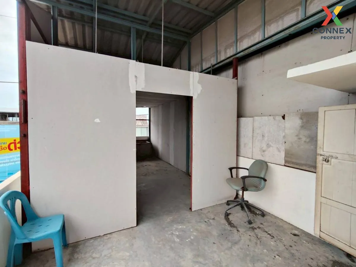 For Sale Commercial building, corner room, Phra Pradaeng , nice v