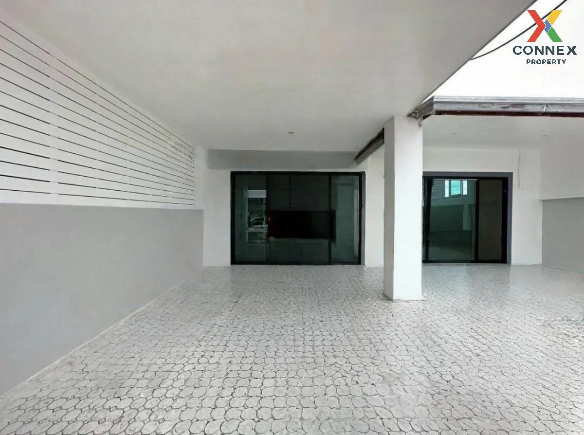For Sale Townhouse/Townhome  , Tawanna Village , newly renovated  3