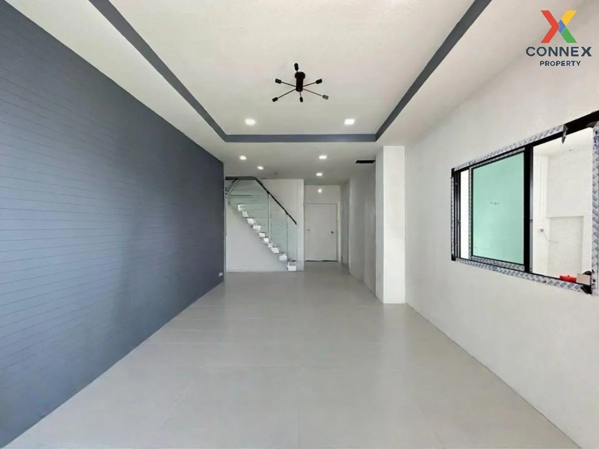 For Sale Townhouse/Townhome  , Tawanna Village , newly renovated  4