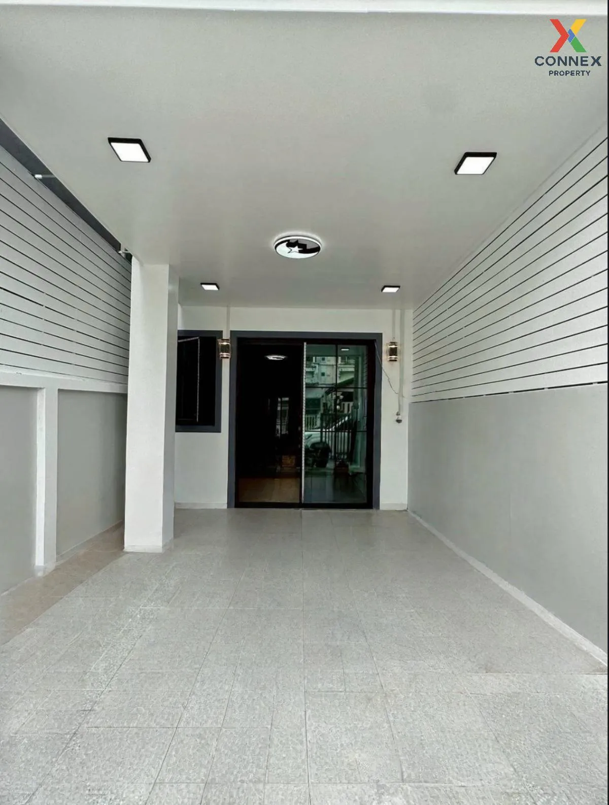 For Sale Townhouse/Townhome  , Tawanna Village , newly renovated  2