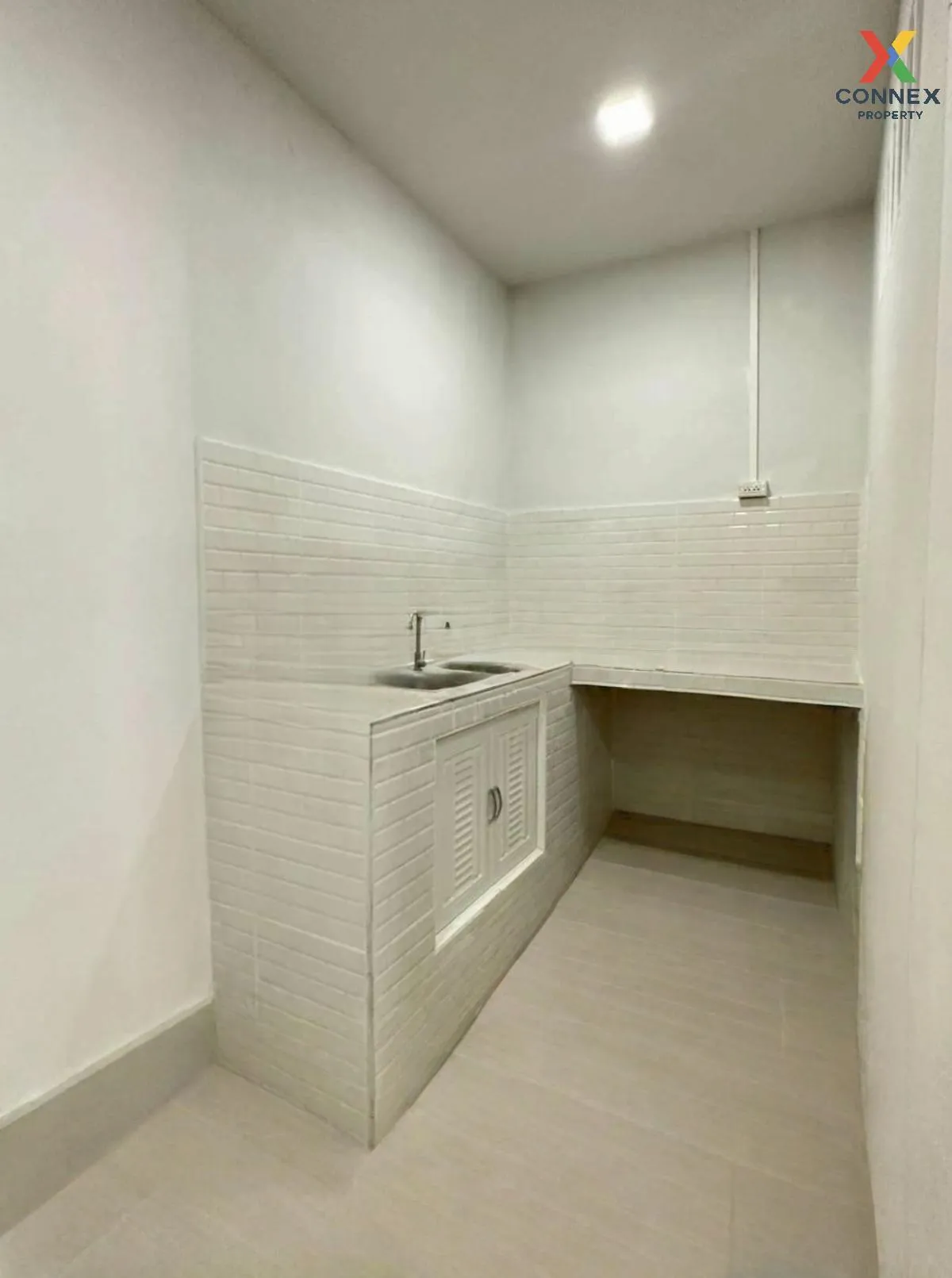 For Sale Townhouse/Townhome  , Tawanna Village , newly renovated 